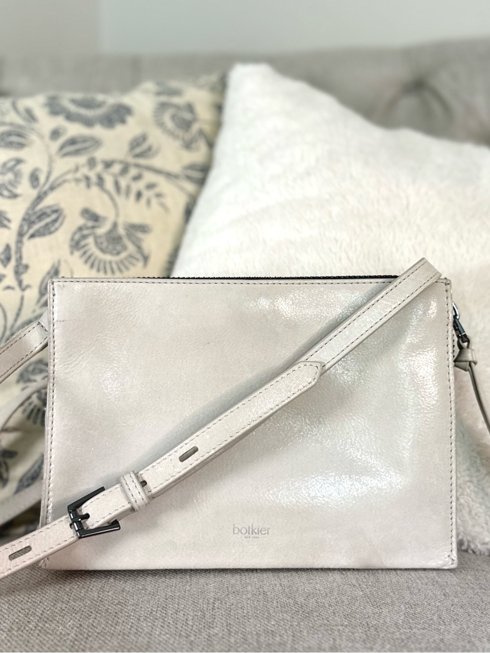 Botkier Warren City Lush Leather Crossbody Bag Purse Sheen Cream Off White